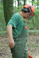 Click to see it big Ich mit Kettensäge, Impression aus dem Wald